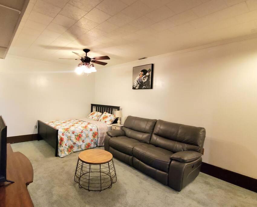 Stunning furnished studio in Stephens City - Housity