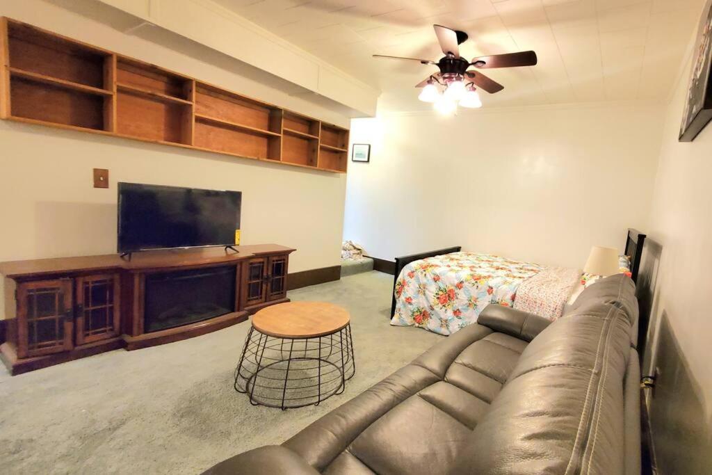 Stunning furnished studio in Stephens City - Housity