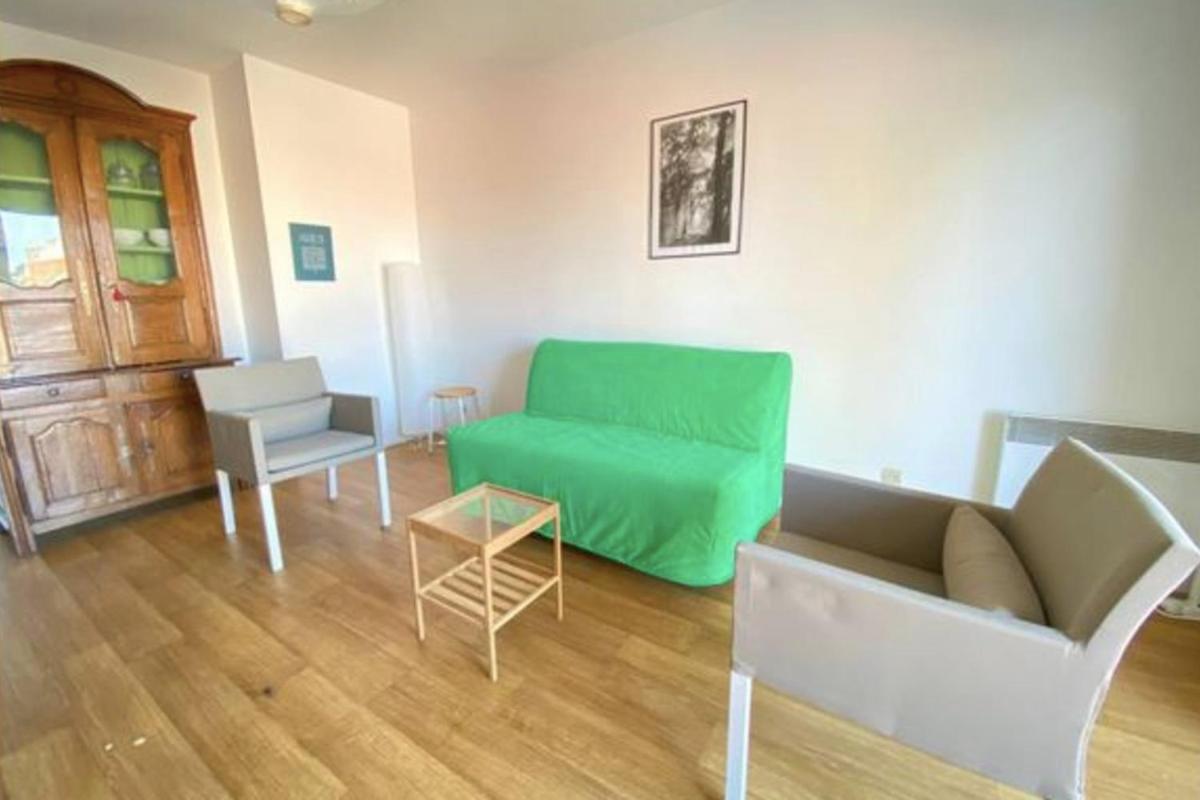 Beautiful Apartment For 4 With Balcony - Housity