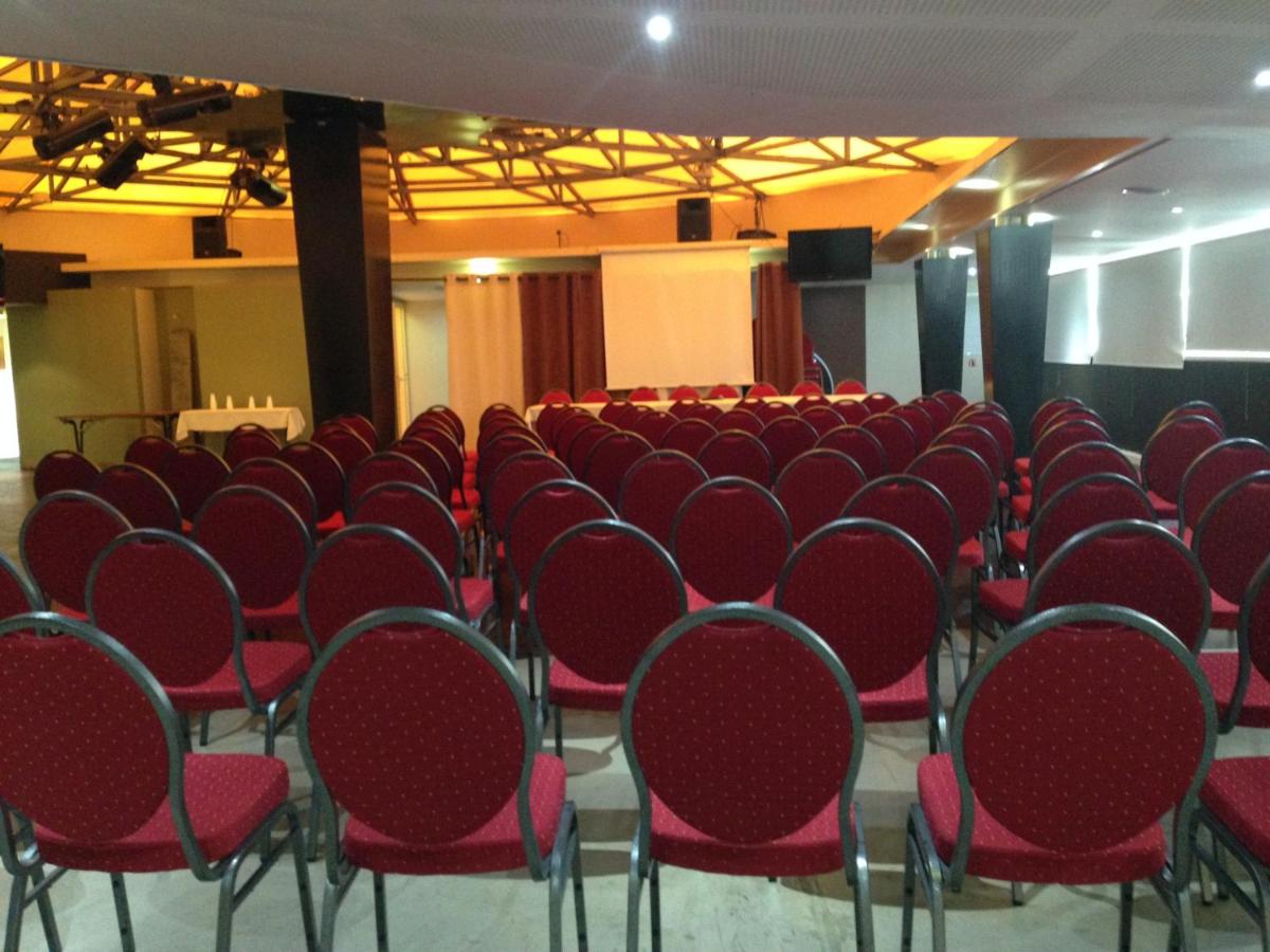 Espace de conférence ou salle de réunion dans l'établissement Hotel Le Phoebus Garden & Spa