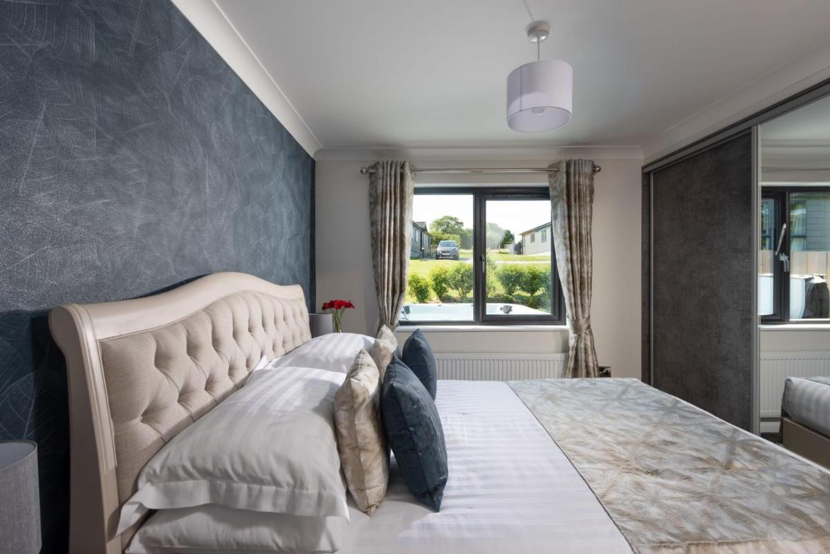 Juniper Lodge, 28 Roadford Lake Lodges - Housity