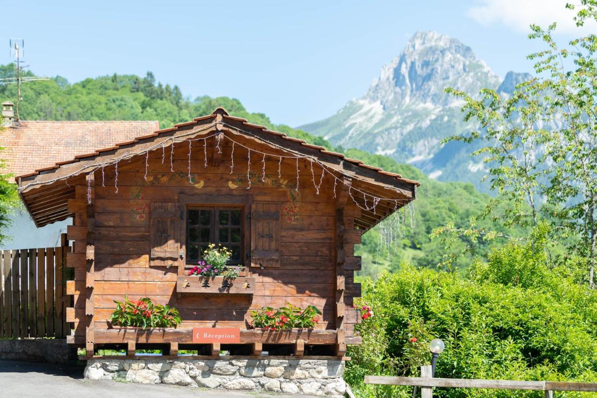 Vue générale sur la montagne ou vue sur la montagne depuis l'hôtel