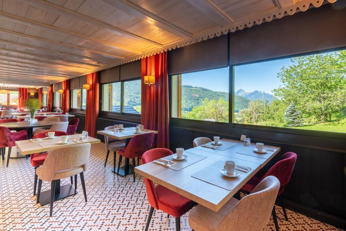Vue générale sur la montagne ou vue sur la montagne depuis l'hôtel
