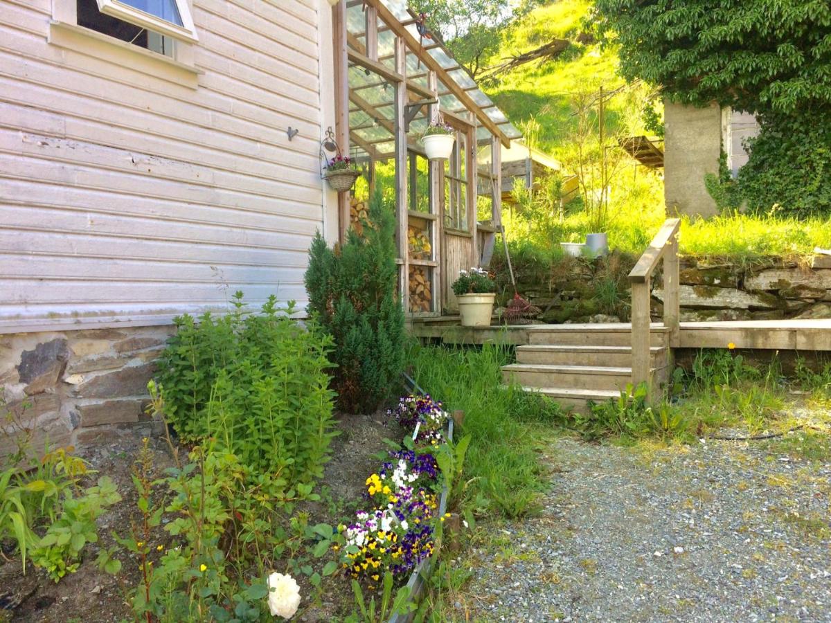 tau bed and breakfast - Housity