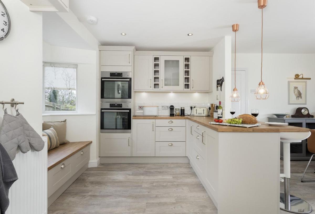 Upper End House - Housity