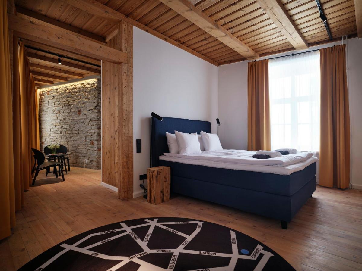 Suitetrails - LJ5 - Old Town Rooms with Exclusive shared Roof Terrace
