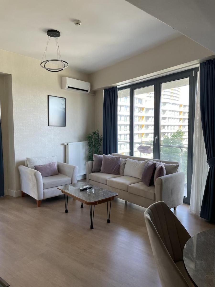 Brand-New 3-Bedroom Apartment with Terrace near Mall of Istanbul - Batisehir 36 - Housity