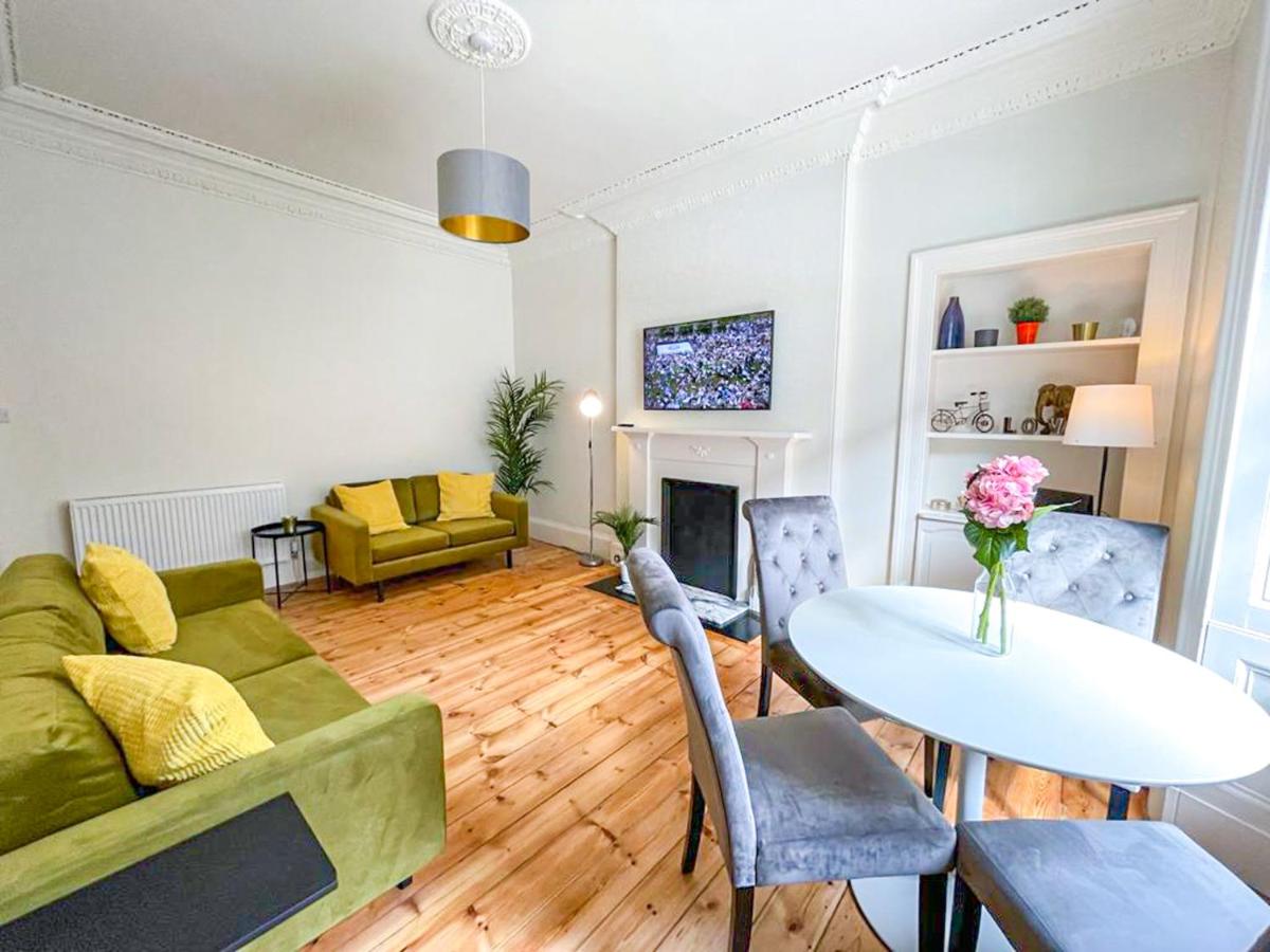 Desirable 2 Bed Apt Near Edinburgh Castle - Housity