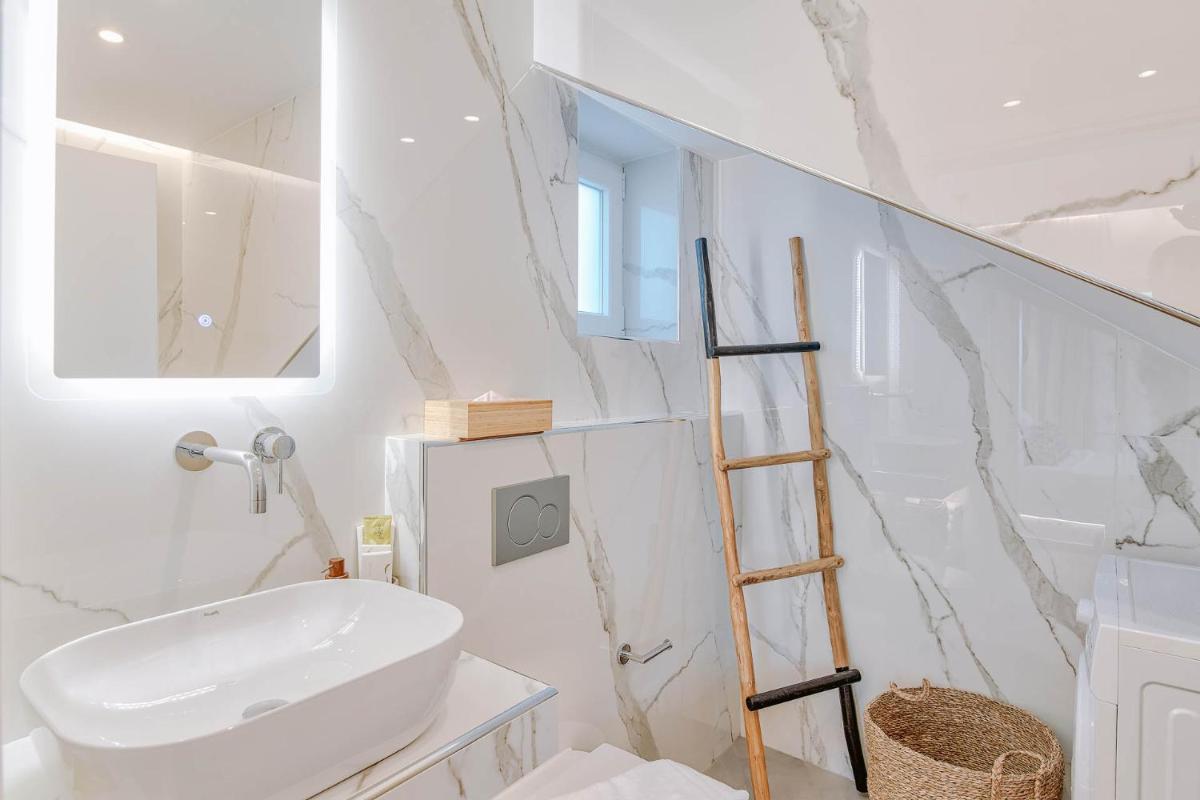 Suitetrails - Nautica Suites-Superior Seaview suite with jacuzzi
