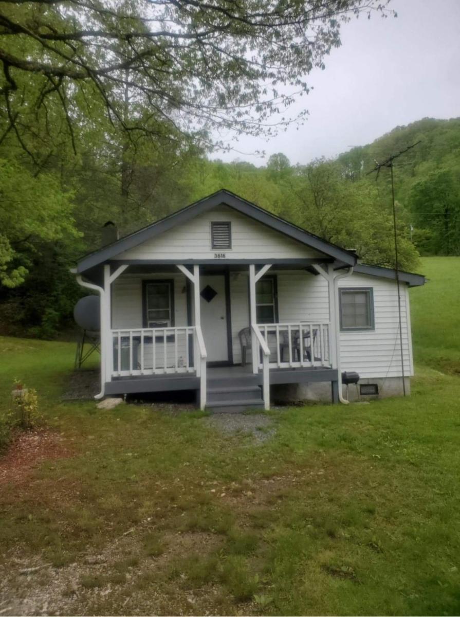 Cute Little Cabin (Near the Nantahala River) - Housity