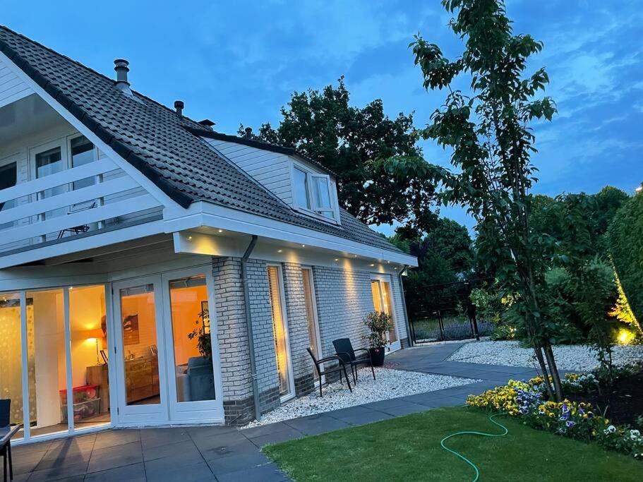 Luxury villa with private Sauna and Jacuzzi in Holland - Housity