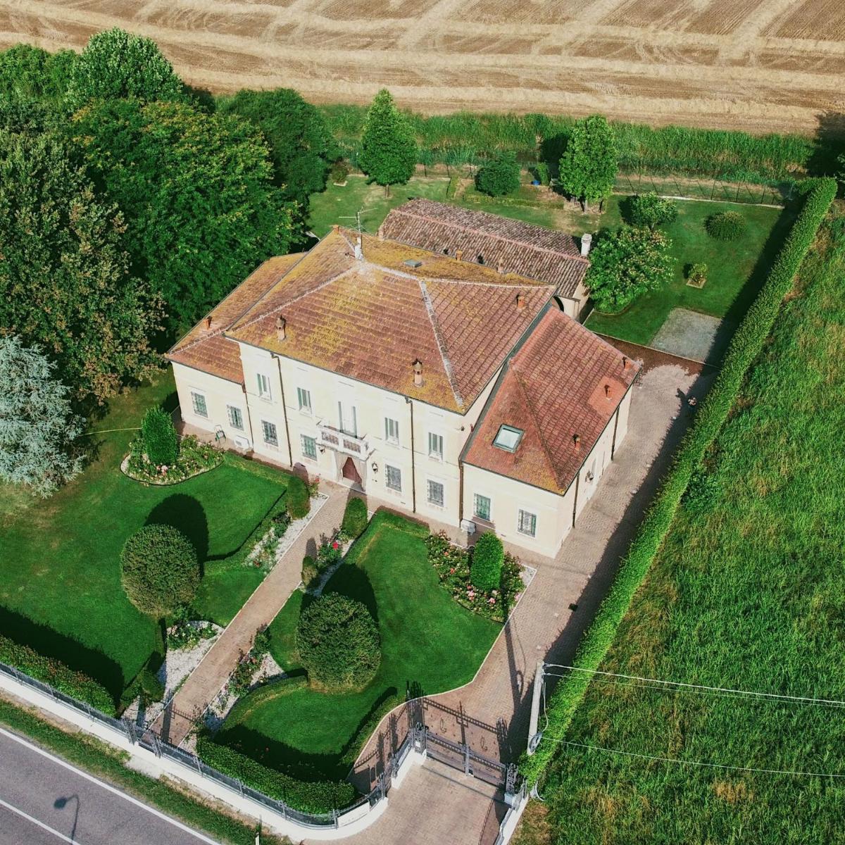 B&B Residence il Ciliegio , Via Villa Superiore 93 Luzzara - Housity