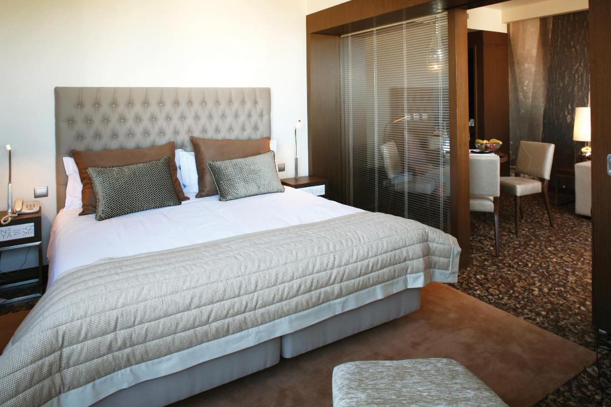 Uma cama ou camas num quarto em NEYA Lisboa Hotel