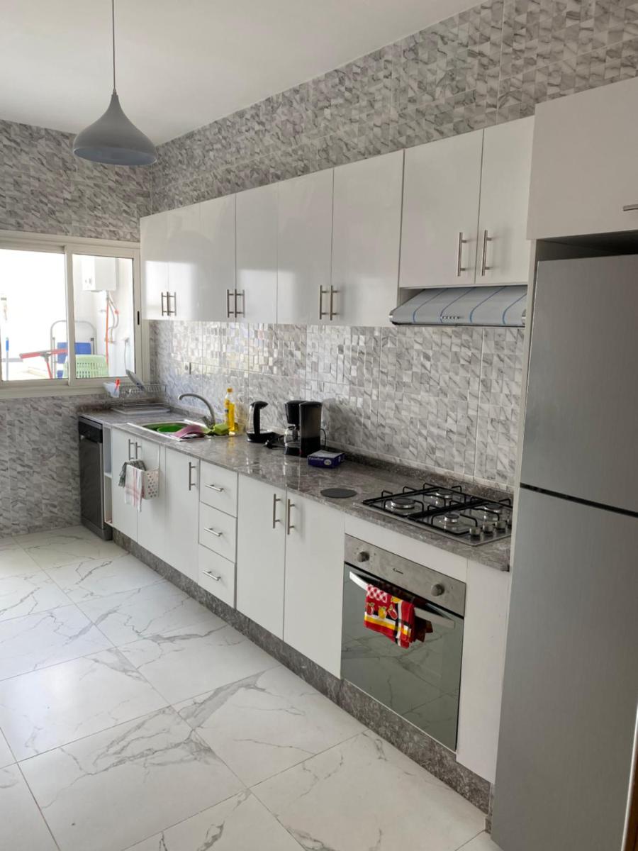 Lovely 4-bedroom condo with pool - Hizvo