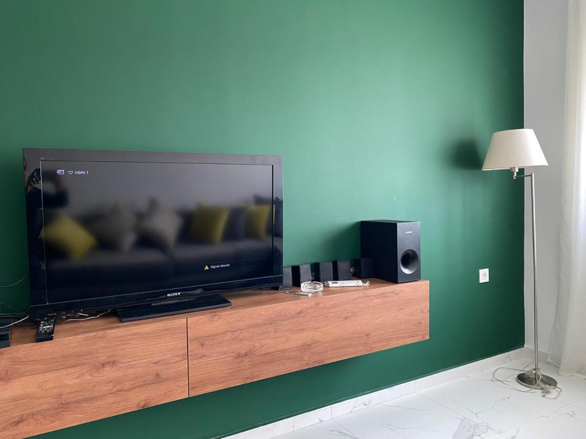 Lovely 4-bedroom condo with pool - Hizvo