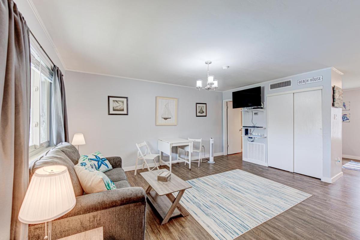 Courtyard #204 - Housity
