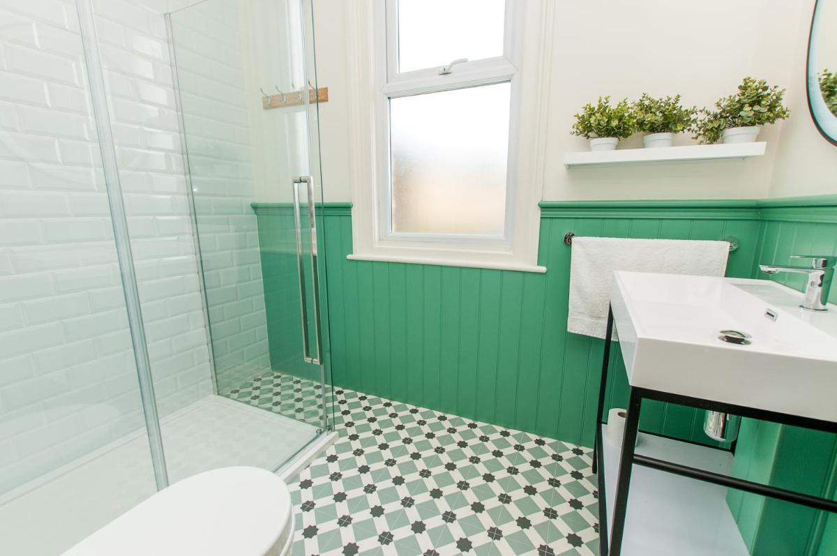 Suitetrails - Queen Palm Apartment - Margate - 3 mins walk to beach