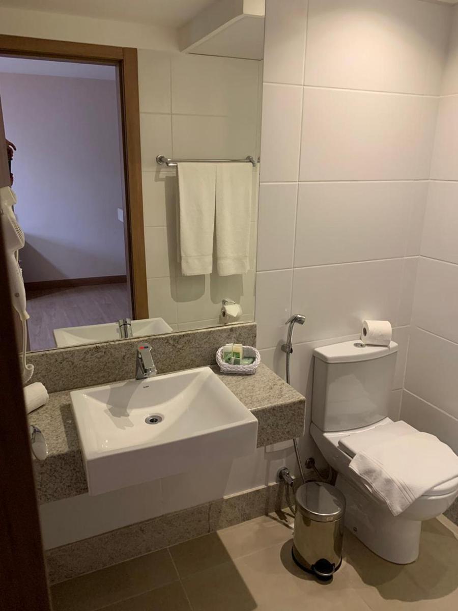 Quarto inteiro, Condomínio Vista Azul, Pedra Azul - Housity