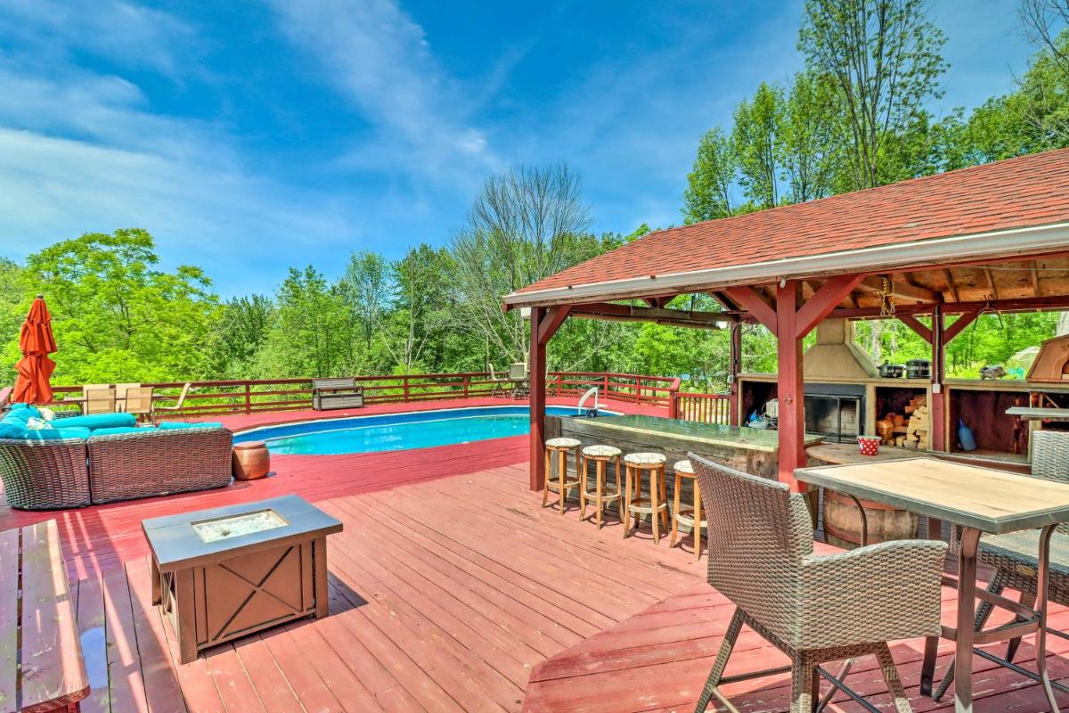 4-Season Lake Ariel Home Swim, Fish and Ski! - Housity