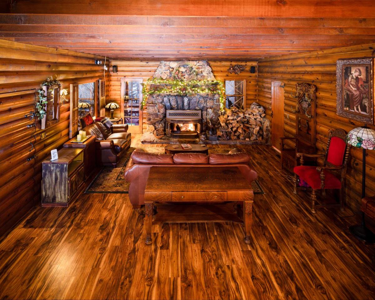 Gold Mountain Manor - Housity