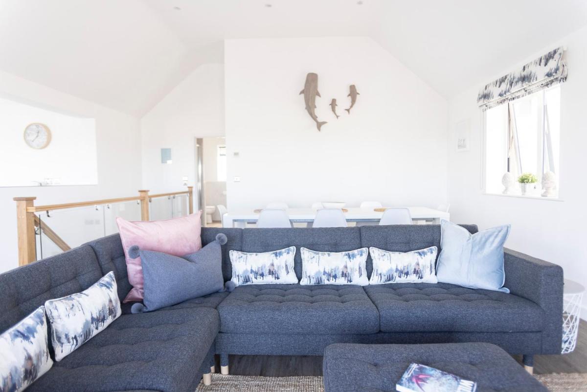 Beside the sea & beach - panoramic sea views - Housity