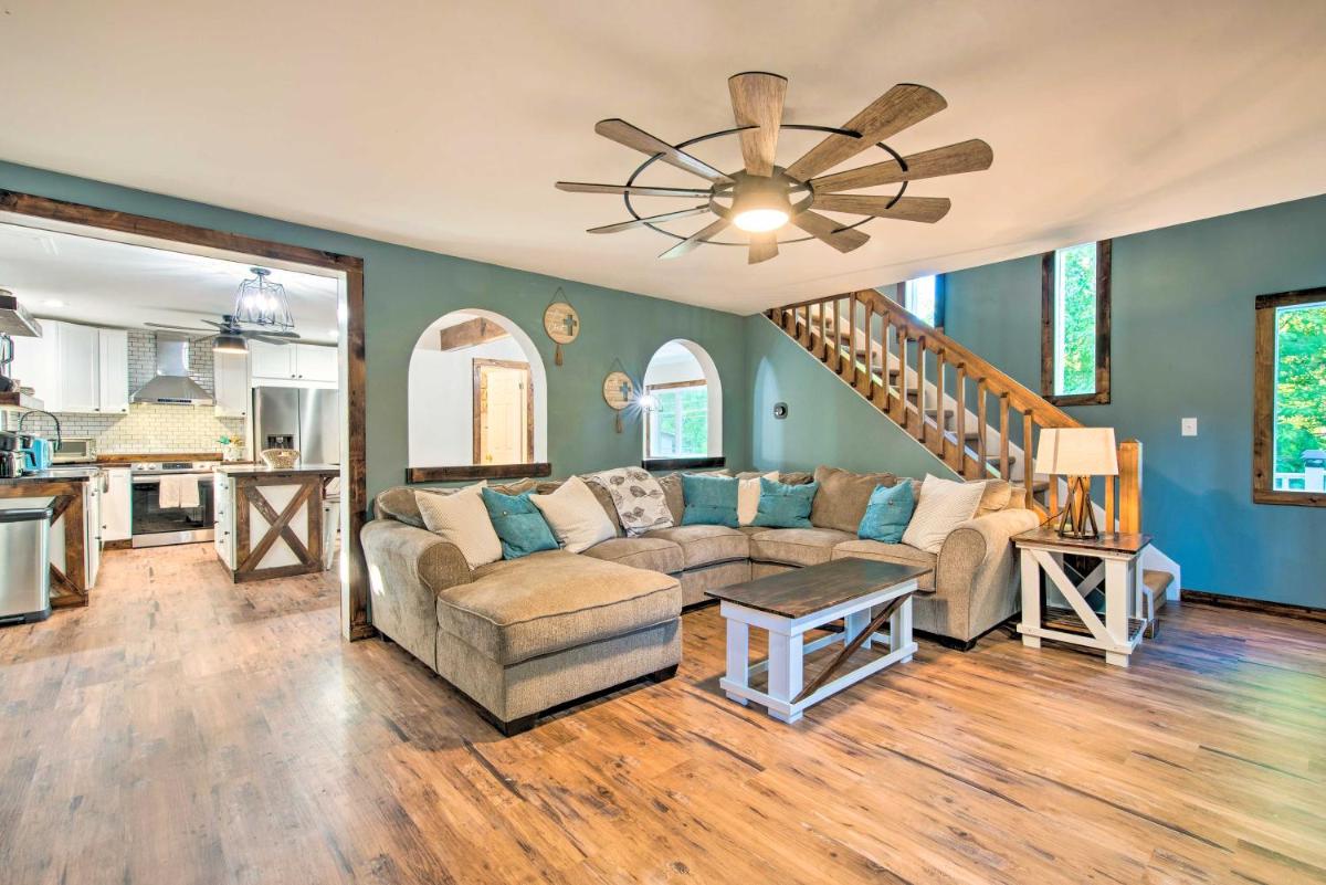 Poconos Group Retreat with Game Room, Gas Grill - Housity