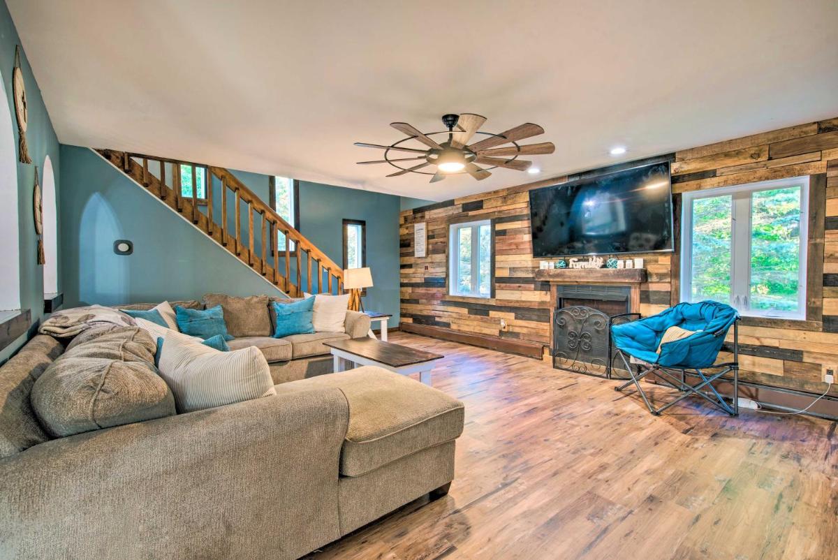 Poconos Group Retreat with Game Room, Gas Grill - Housity