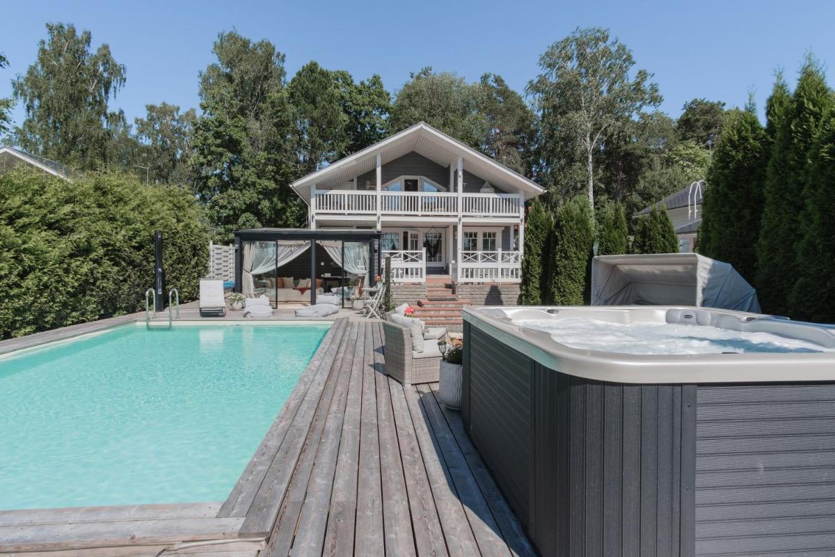 Seafront Villa - Pool - Jacuzzi - Gym - Beach - Housity