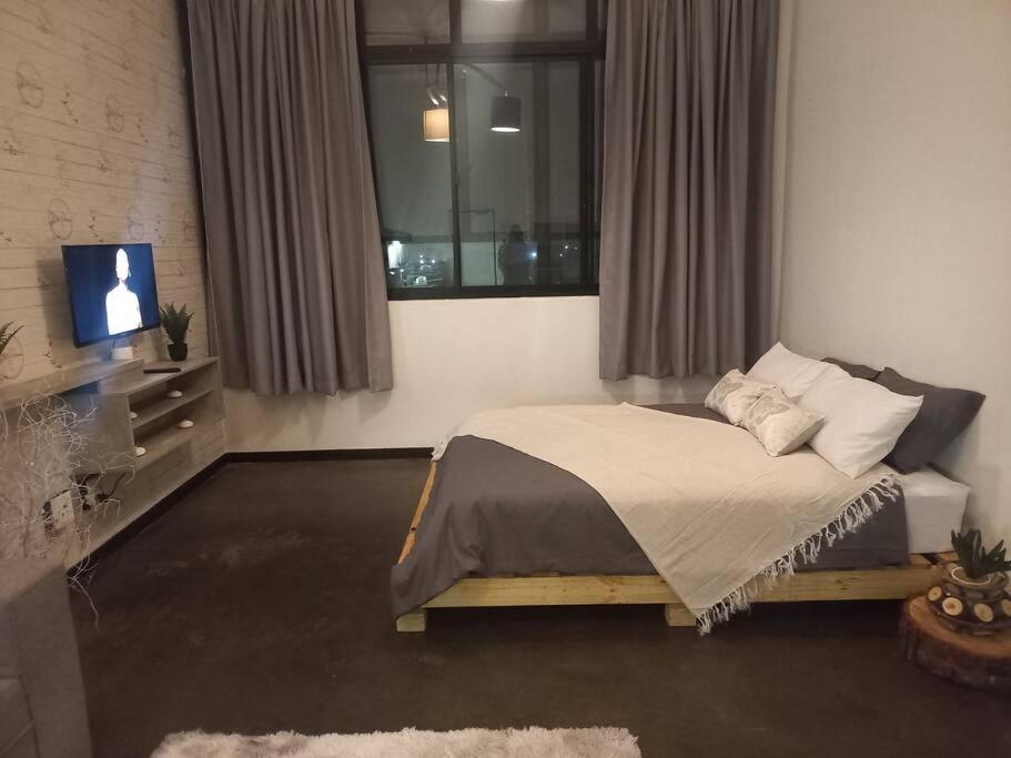Modern Apartment in Maboneng, Johannesburg - Housity