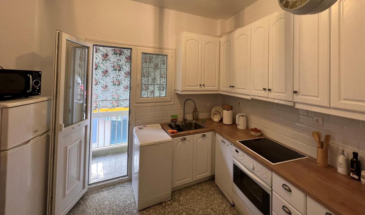 Comfortable 2-bedroom apartment near city center 100m from metro - Housity