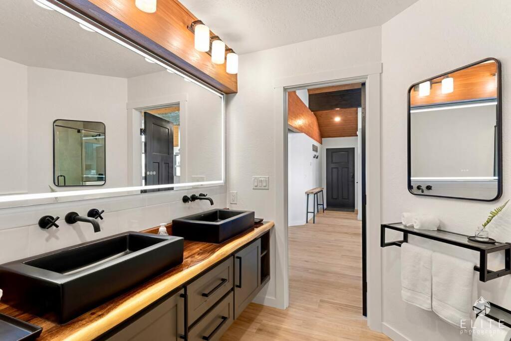 Luxury Living at The Eagles Perch Palmer AK - Hizvo