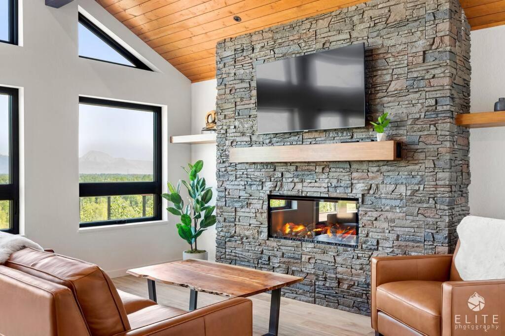 Luxury Living at The Eagles Perch Palmer AK - Hizvo