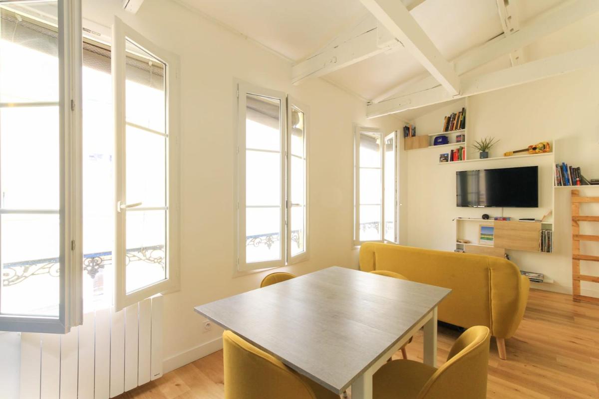 Beautiful apartment for 2 in the City of Light! - Housity
