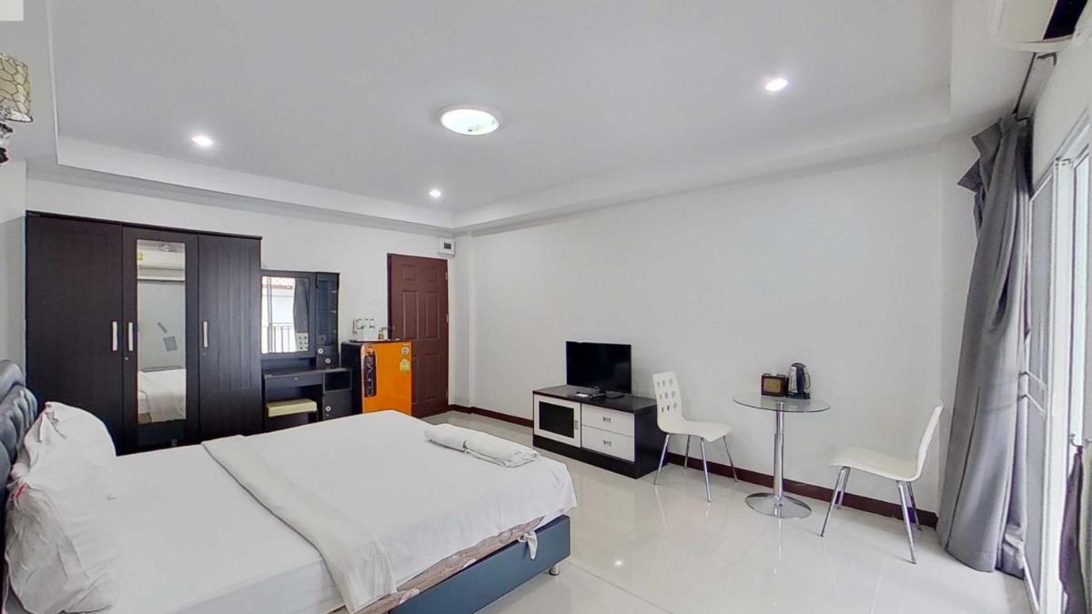 Grand Airport Resort - Housity