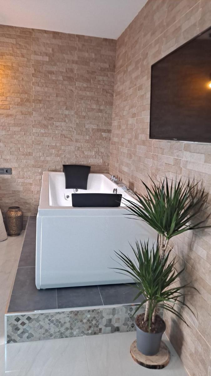 ESTUDIO Jacuzzi SOL De JEREZ - Hizvo