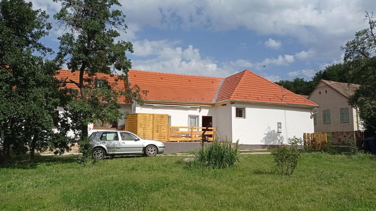 Lovas Vendégház - Housity