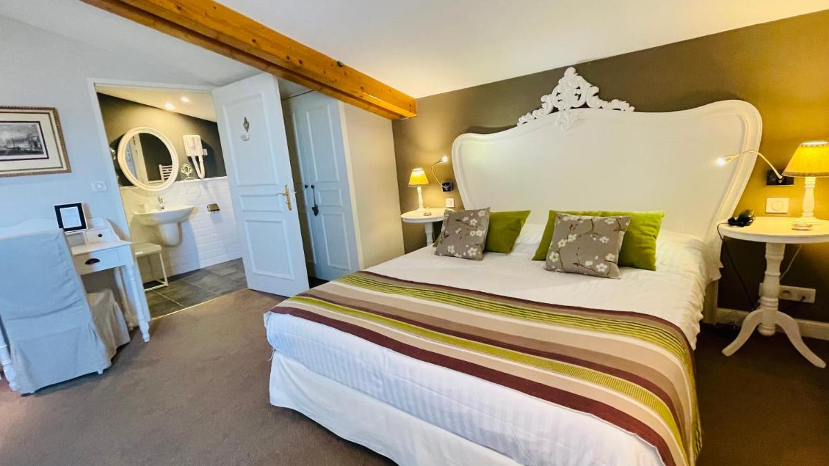 Un ou plusieurs lits dans un hébergement de l'établissement Château Hôtel Edward 1er