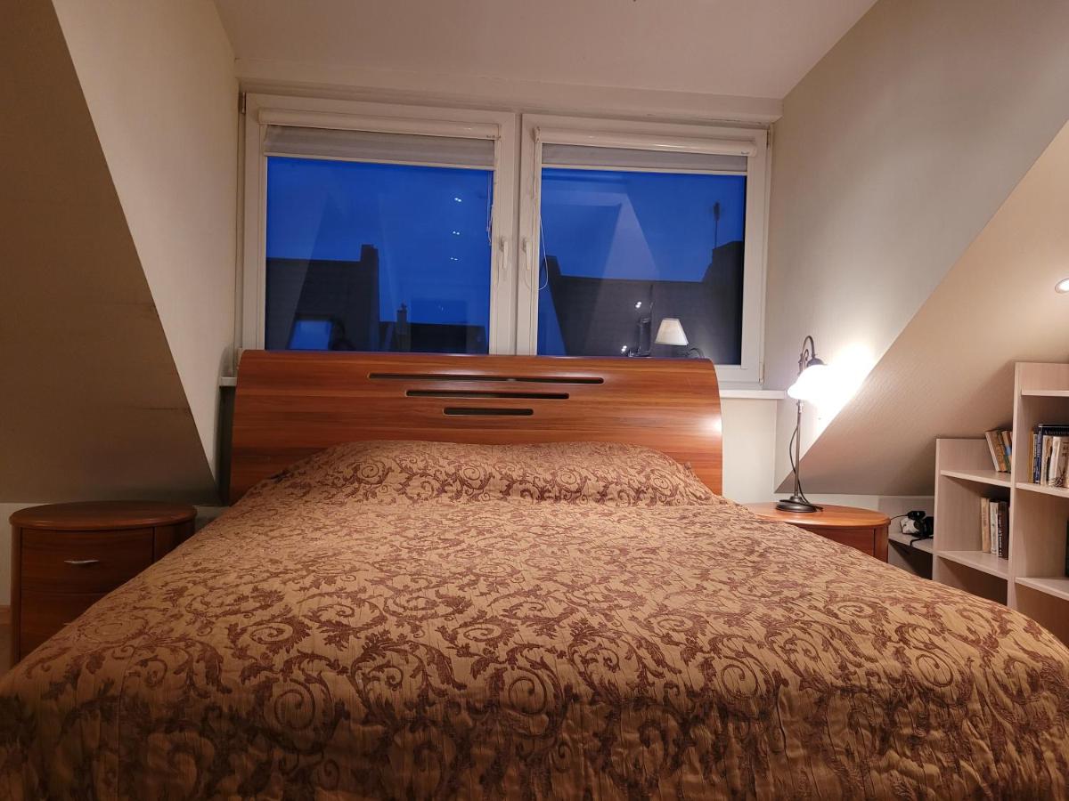 Nakvynė pas Romą - Housity
