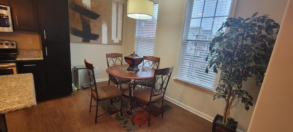 Lovely 2 Bedroom - Housity