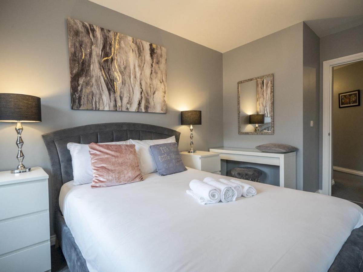 Pass the Keys Top Floor Luxury Balcony Cathedral Quarter - Housity