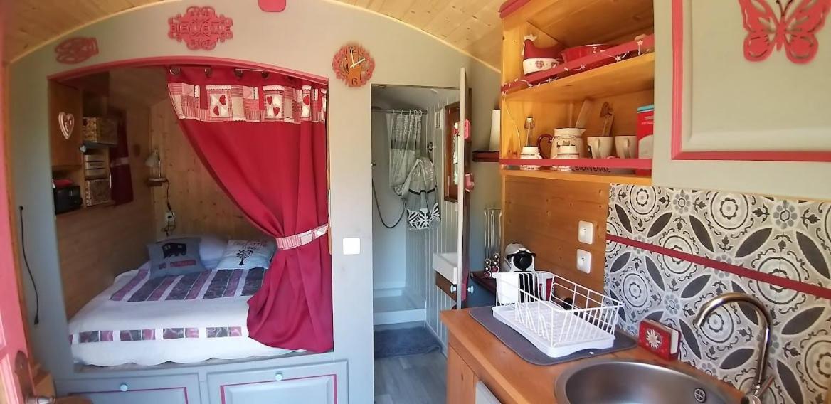 Roulotte romantique avec piscine en Cévennes - Hizvo