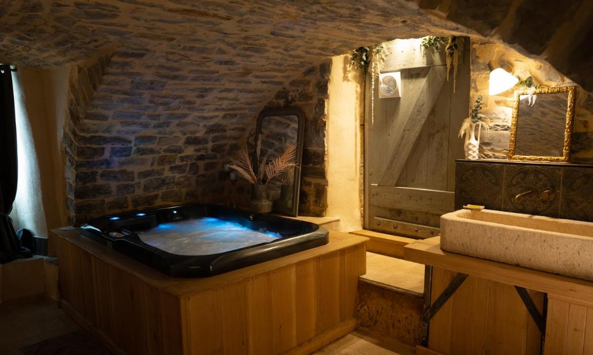 Hébergement insolite avec jacuzzi privatif Millau - Housity