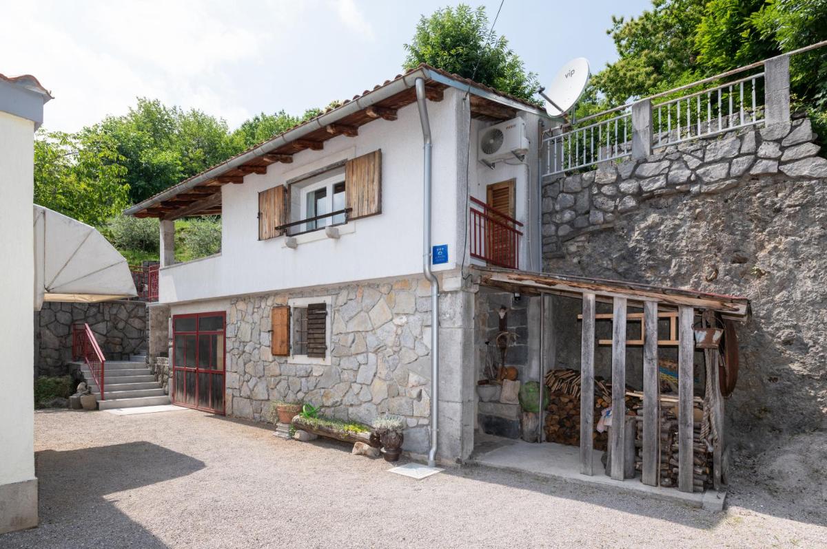 Idyllic Holiday House For Two - Housity