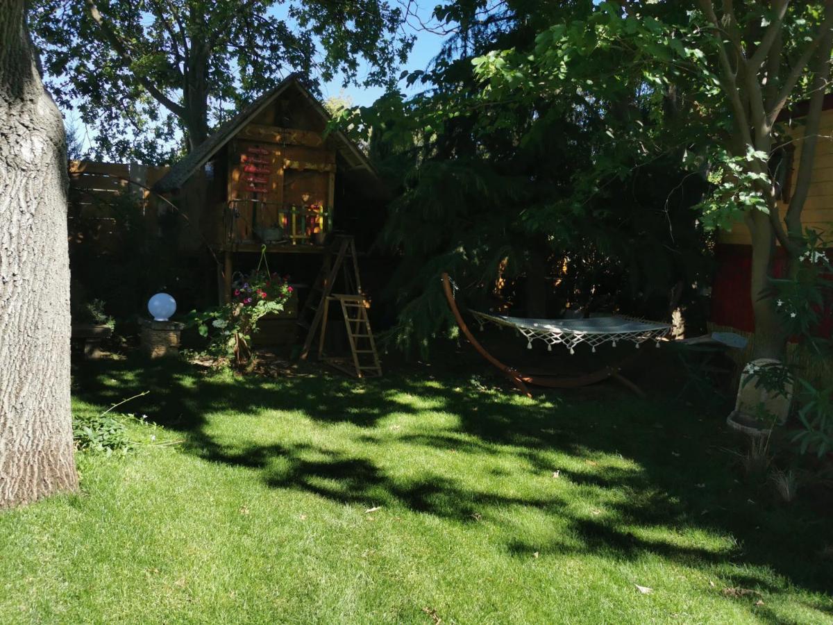 Roulotte HOPE-Le jardin de Mia - Housity