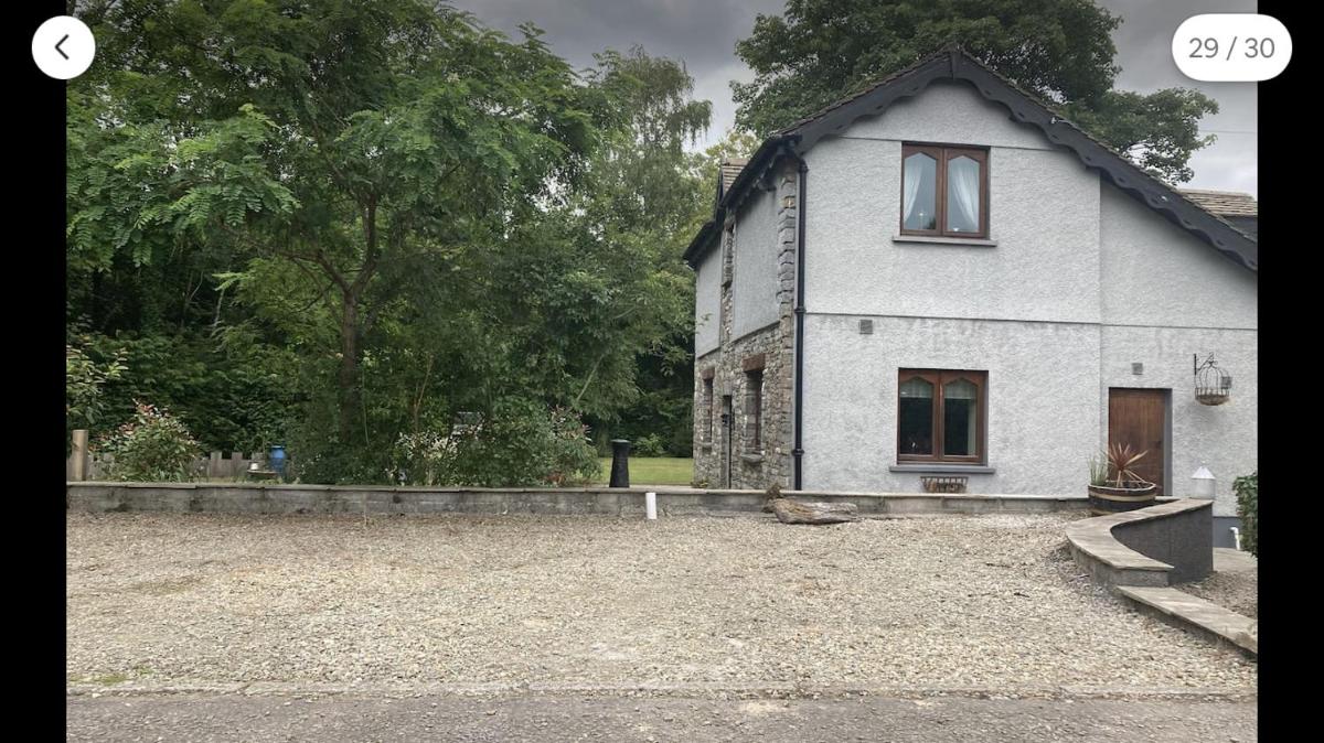 Traditional Stone lodge, Llandeilo - Housity