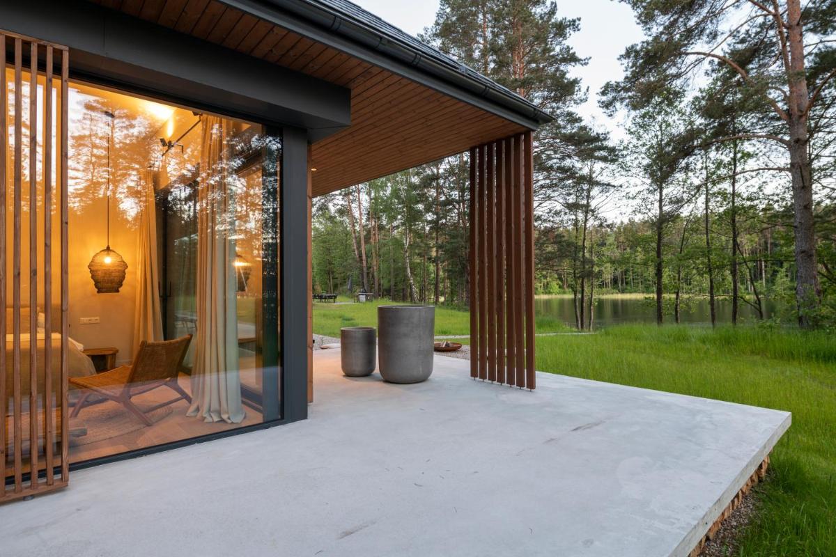 The Lake - Waterfront Villas Retreat - Housity