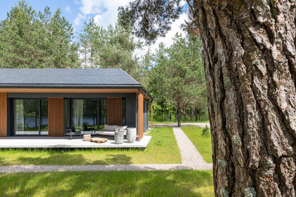 The Lake - Waterfront Villas Retreat - Housity