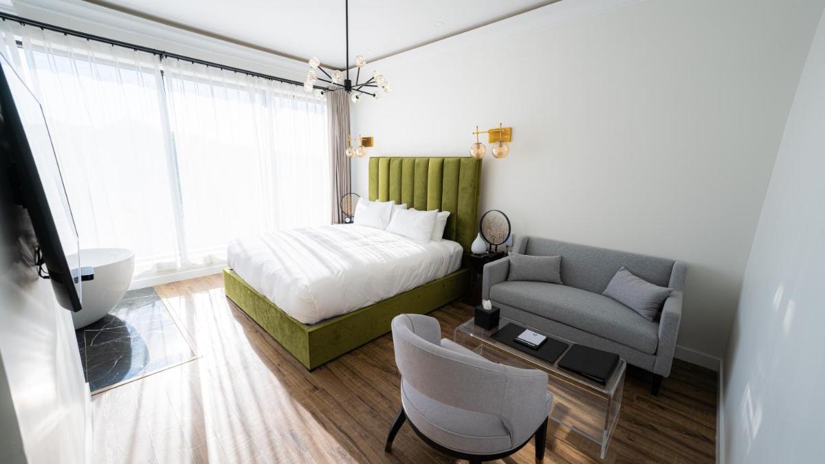 Mount Alverno Luxury Resorts - Housity