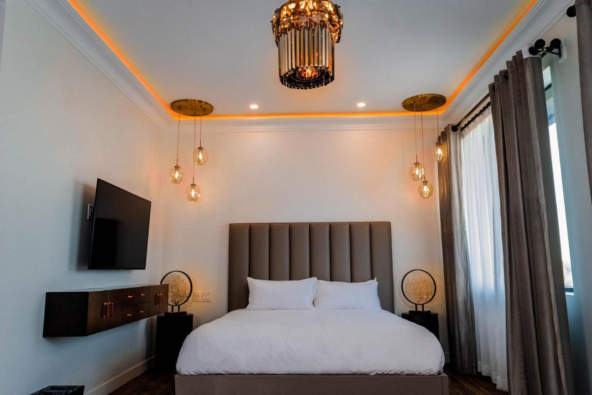 Mount Alverno Luxury Resorts - Housity