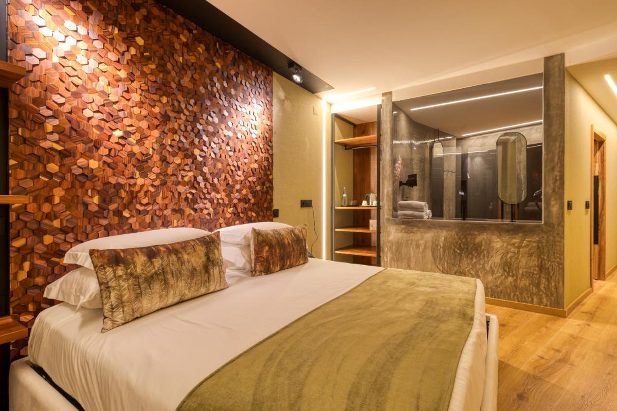 Uma cama ou camas num quarto em Well Hotel & Spa